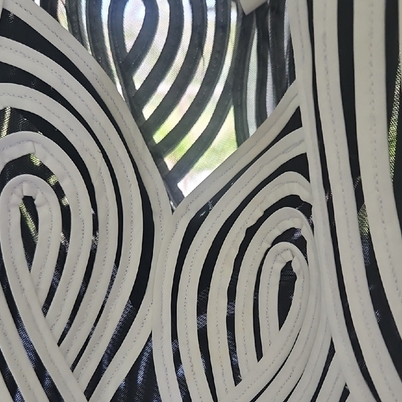 Andrea Roseti Black and White Patterned Top and Jacket Set - Picture 12 of 12